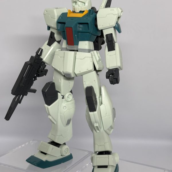HGUCジムIII制作中です。前作のジムカスタムに続き、ジム系MSです。プロポーションで腰部で2.5mm、太腿で1mm延長。量産機だけど強そう、現代風のスマートな体型に改修してます。その他、全身にわたり、ディテールアップ美容整形中です。塗装前にアップしておきました。（7枚目）
