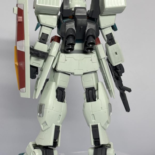 HGUCジムIII制作中です。前作のジムカスタムに続き、ジム系MSです。プロポーションで腰部で2.5mm、太腿で1mm延長。量産機だけど強そう、現代風のスマートな体型に改修してます。その他、全身にわたり、ディテールアップ美容整形中です。塗装前にアップしておきました。（5枚目）