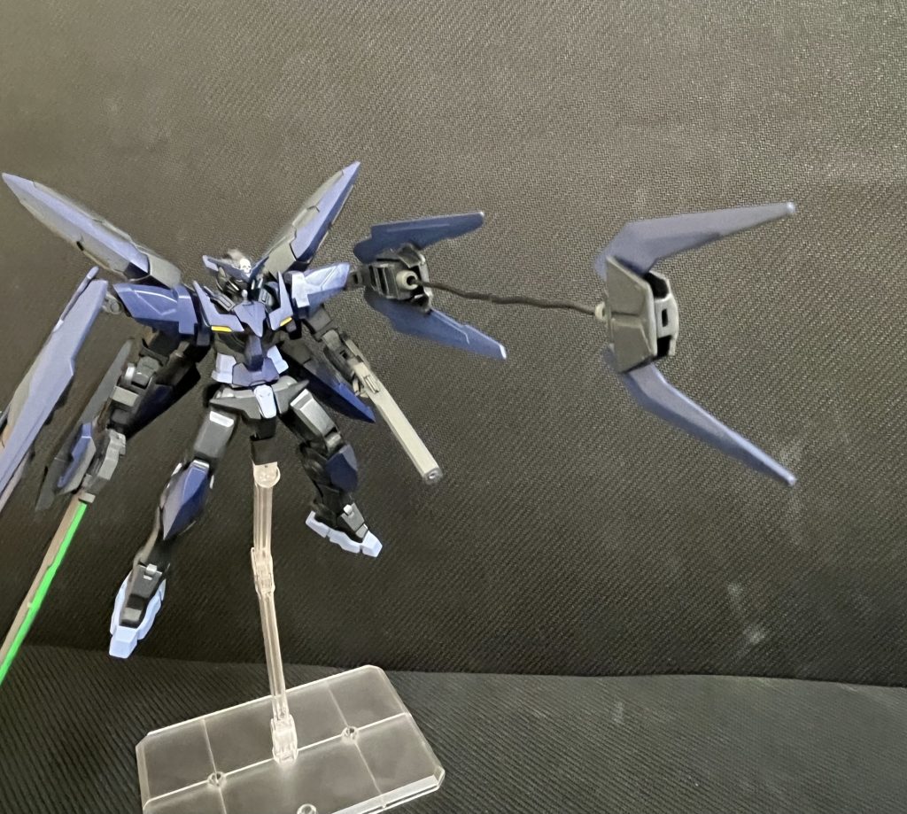 シールドの一部を外してリード線で繋げばシザーアンカーみたいに飛ばせます。