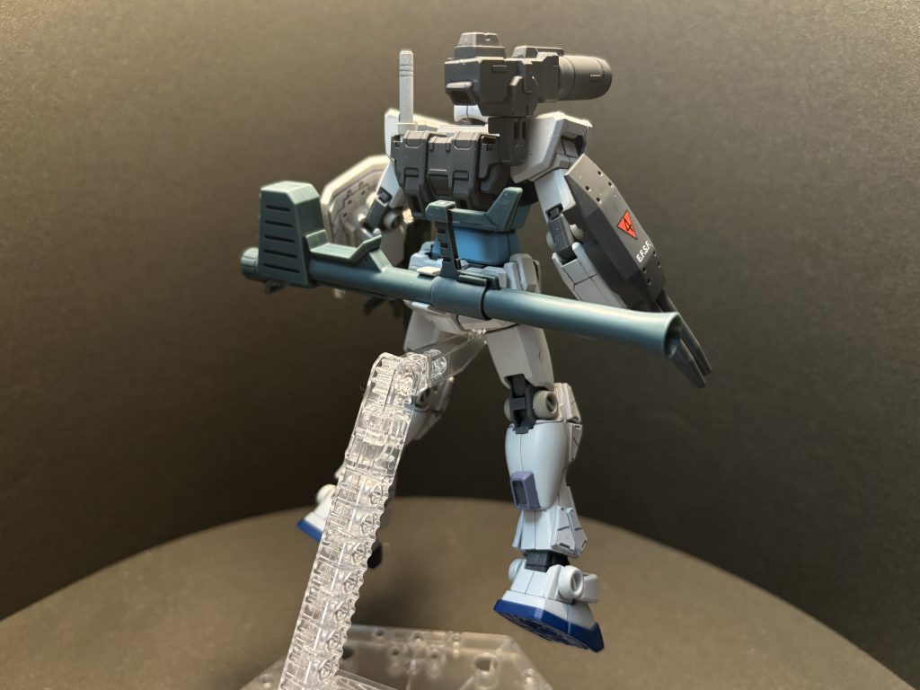 フルアーマーガンダムらしさはそのままに、一部パーツを塗装し直して武装のクリアランスを調整。