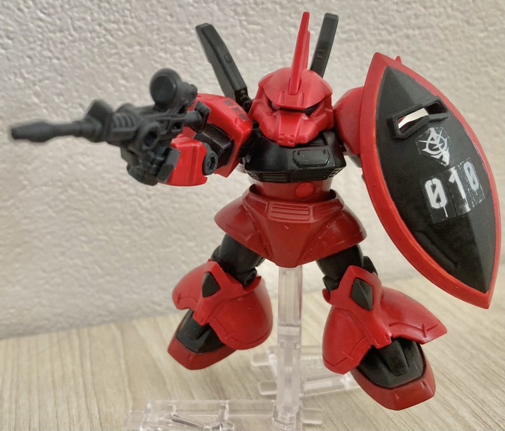 設定画やガンプラをもとにマーキングシール貼ってます。