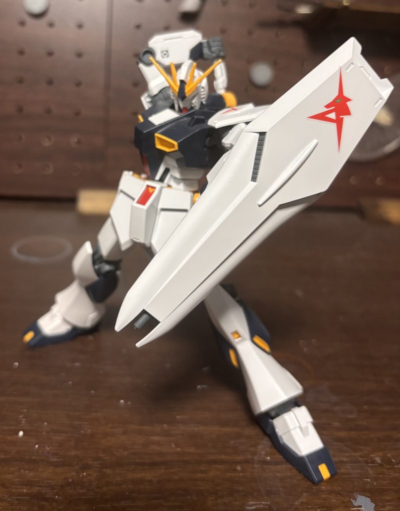 簡単に組めてかっこいい。EGνガンダム最高です。無塗装パチ組み、フィンファンネルもライフルもありません。それでもかっこいい。 