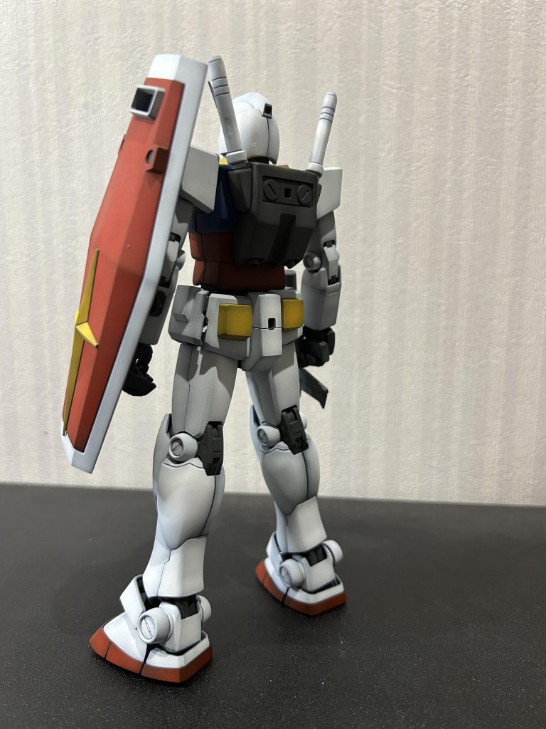 と、思ったがバックパックと腰のウェポンラック穴を埋め忘れる失態…