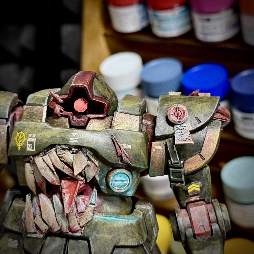 コックピットはもう原型をとどめていません、パイロットはおそらく肉に呑まれてしまっているでしょうおや?胸のあたりに何か名前のようなマーキングが、◯◯テガ??