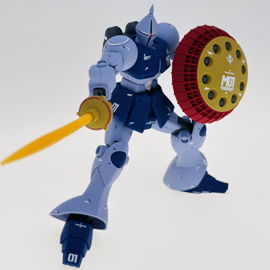 前腕関節は西洋刺突き動作を想定した特化設計が施されており、自然な攻撃姿勢を再現可能な可動域を確保しています。