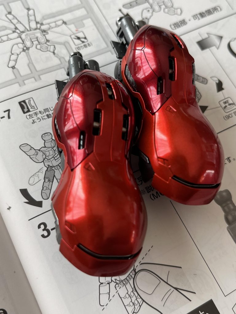 腕もパネル毎に2色のキャンディ塗装にしております。