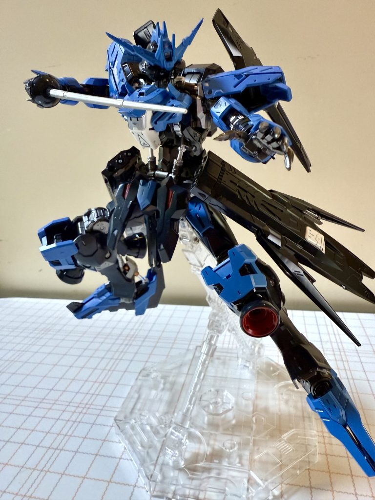 外装の青の色味を出すのに苦労しましたが、納得の調色。