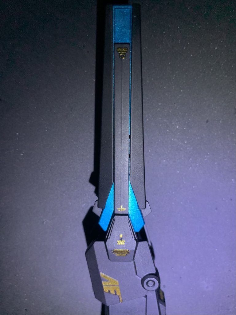 かっこいい武器ですよね今作ってるミキシングガンプラも友達に厨二病過ぎると言われたしそういう星の元に生まれたんですよ(gandam-hand2)