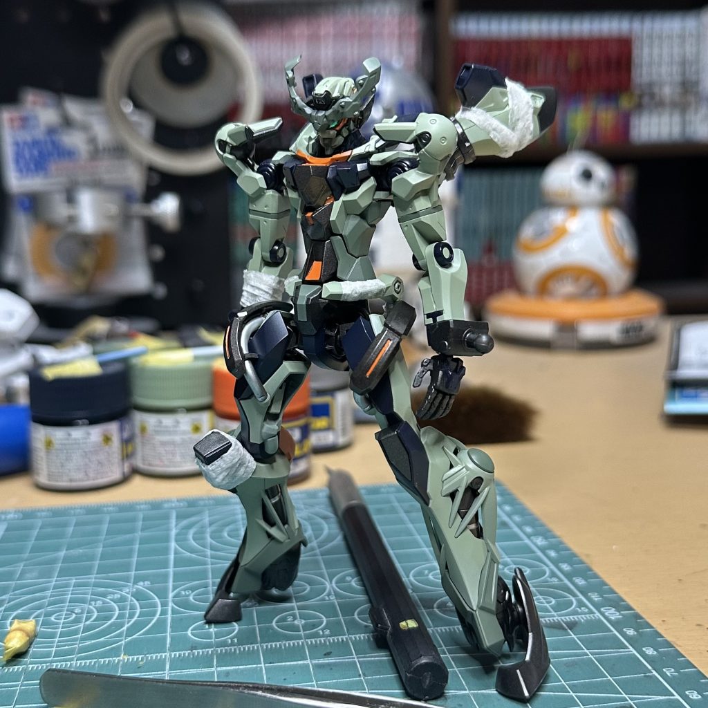 包帯はキッチンペーパーを細く切って、水溶きボンドで接着 