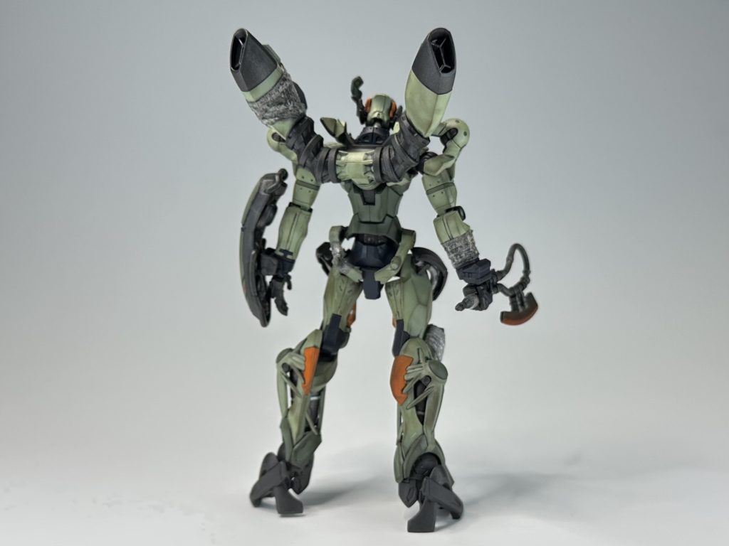 背面こうしたメカに包帯みたいなのが付いてるのが、なんだか好き。