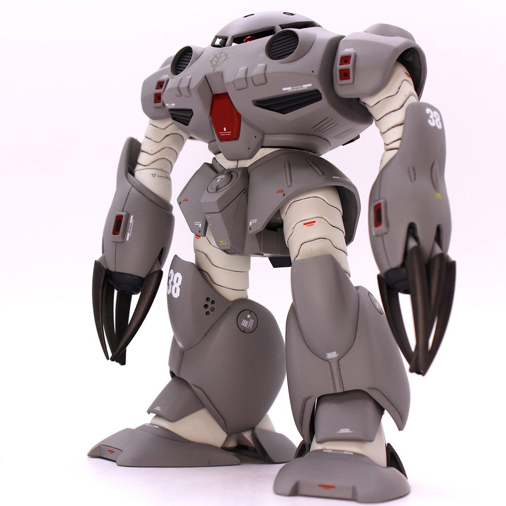 蛇腹部分は簡素な構造で、後発のHGUCが出た今となっては物足りない感がありますが、これはこれで旧キット然とした味わいとして、手抜き・・・もとい無粋な加工は加えませんでした。