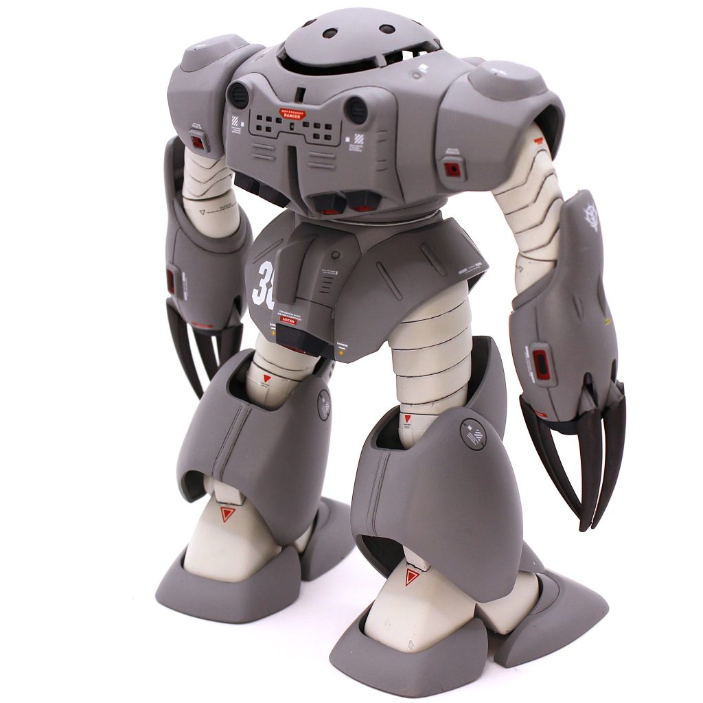 スミ入れはほぼ全箇所シャーペンで行っています。キットの年代的にやはりモールドがダルい箇所が非常に多く、まともに掘り直して塗料を流していたらかなりの作業量になると思います。シャーペンであればモールドが浅かろうが溶けていようが描いてスミ入れ出来るので、時短かつカッチリ決まります。デカール貼った後、つや消しトップコートにて完了です。