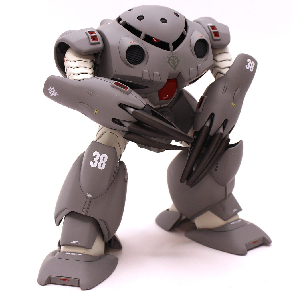 頭部の魚雷はトロトロのモールドだったので、穴あけしてボールジョイントを裏から貼りました。サクッと出来る工作ながら、グッと緻密感が出て印象がしまるのでオススメです。