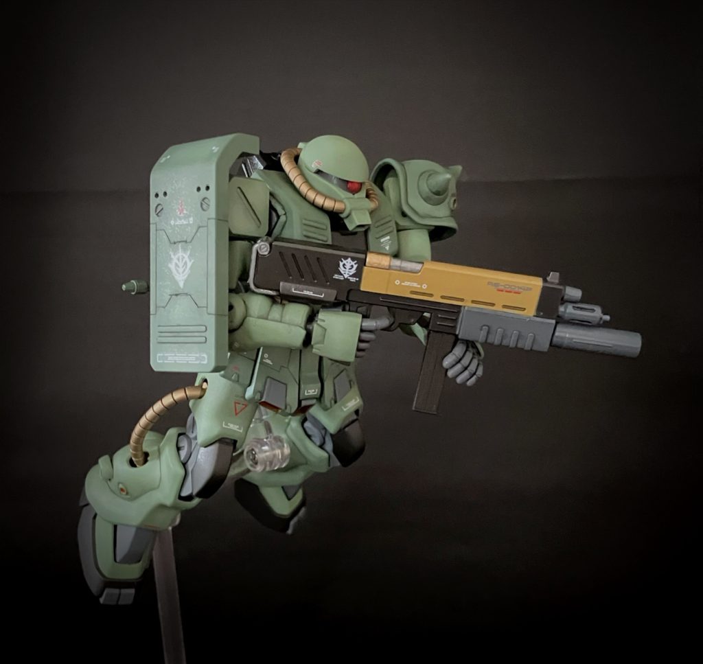 動力パイプの色はパッケージのイラストを参考にゴールドにしました。はじめは本当に合うのか心配でしたが、これが意外にカッコいい(と自分では思う)。