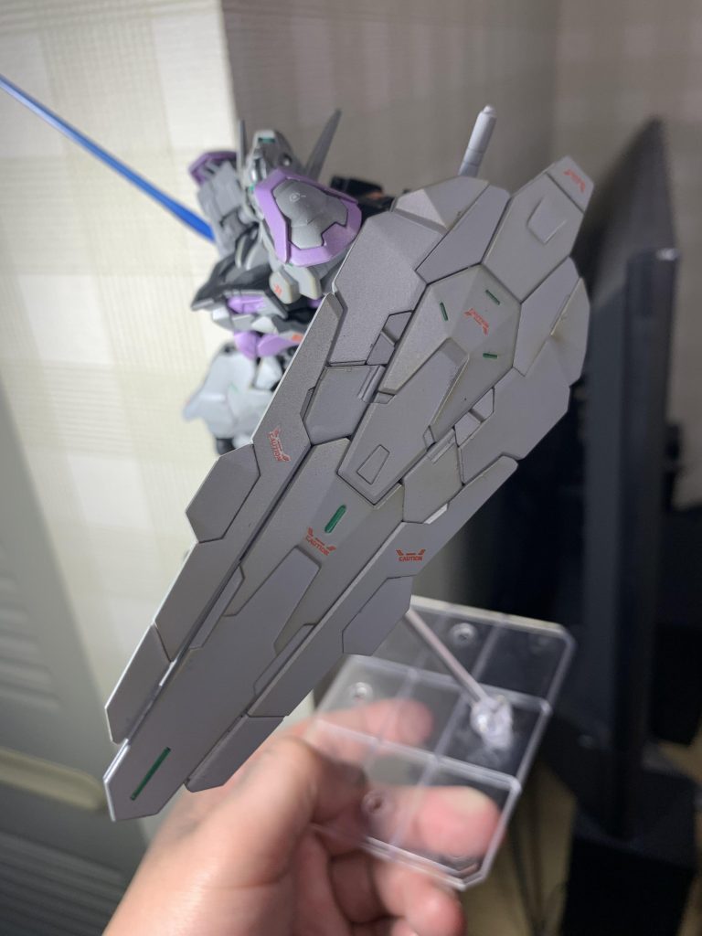 ミレニアムファルコン感の強いシールド。