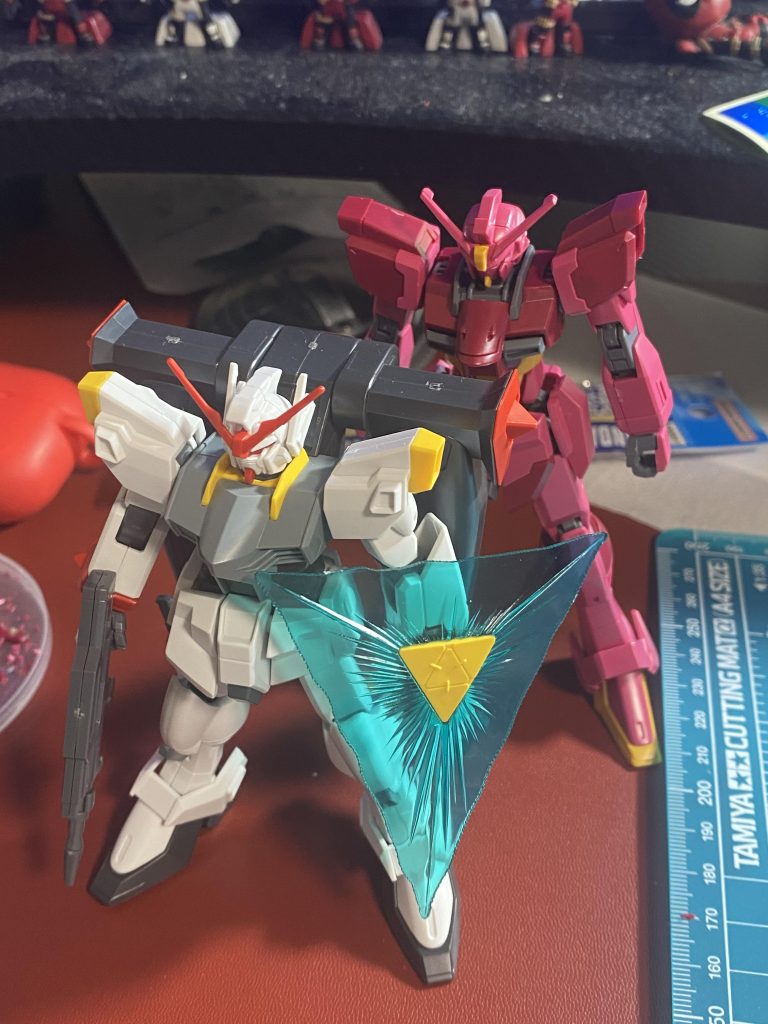 今回使ったのはHGハイペリオンガンダムとインパルスガンダムランシェです!インパルスガンダムが品薄状態だったのでこちらを使用することにしました( ̄^ ̄)ゞ