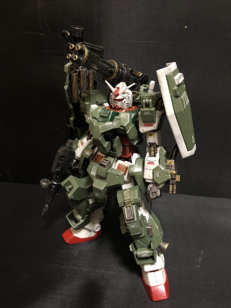 正面。思いつくままにFAを付けてます。FAのパーツは鉄血の機体やOOの機体から。あとはビルド系のパーツも使ってますね。