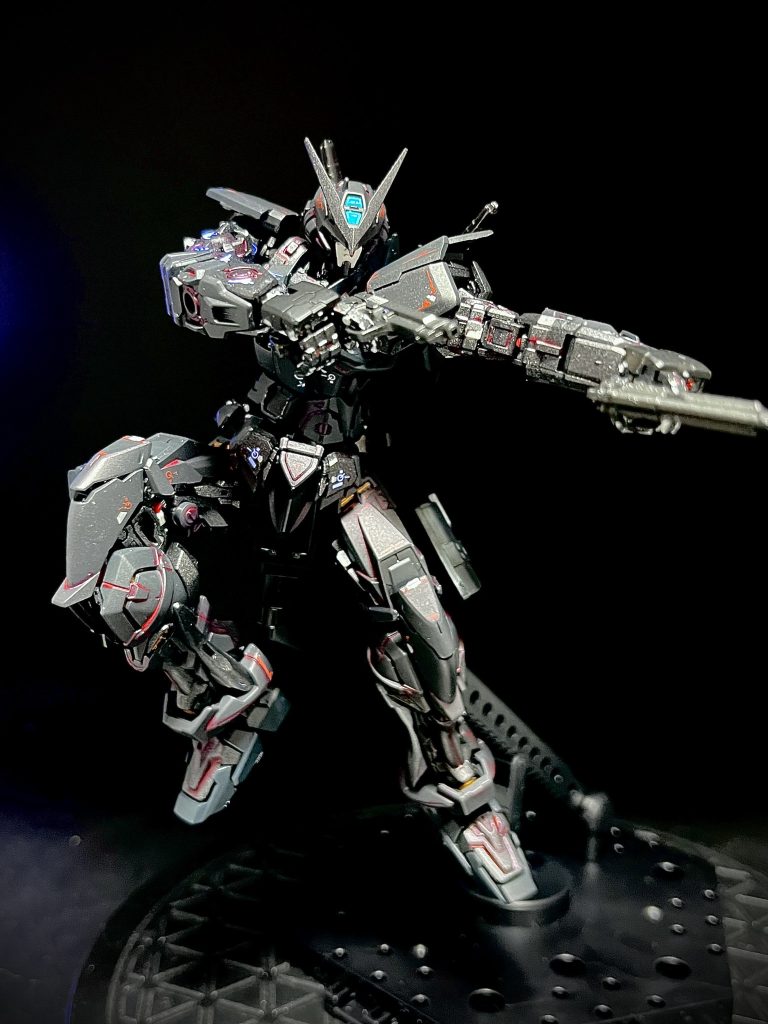 フィギュア用のパーツセットから拝借して二丁拳銃に。。サイレンサーつけりゃもっと良かったなー🙄