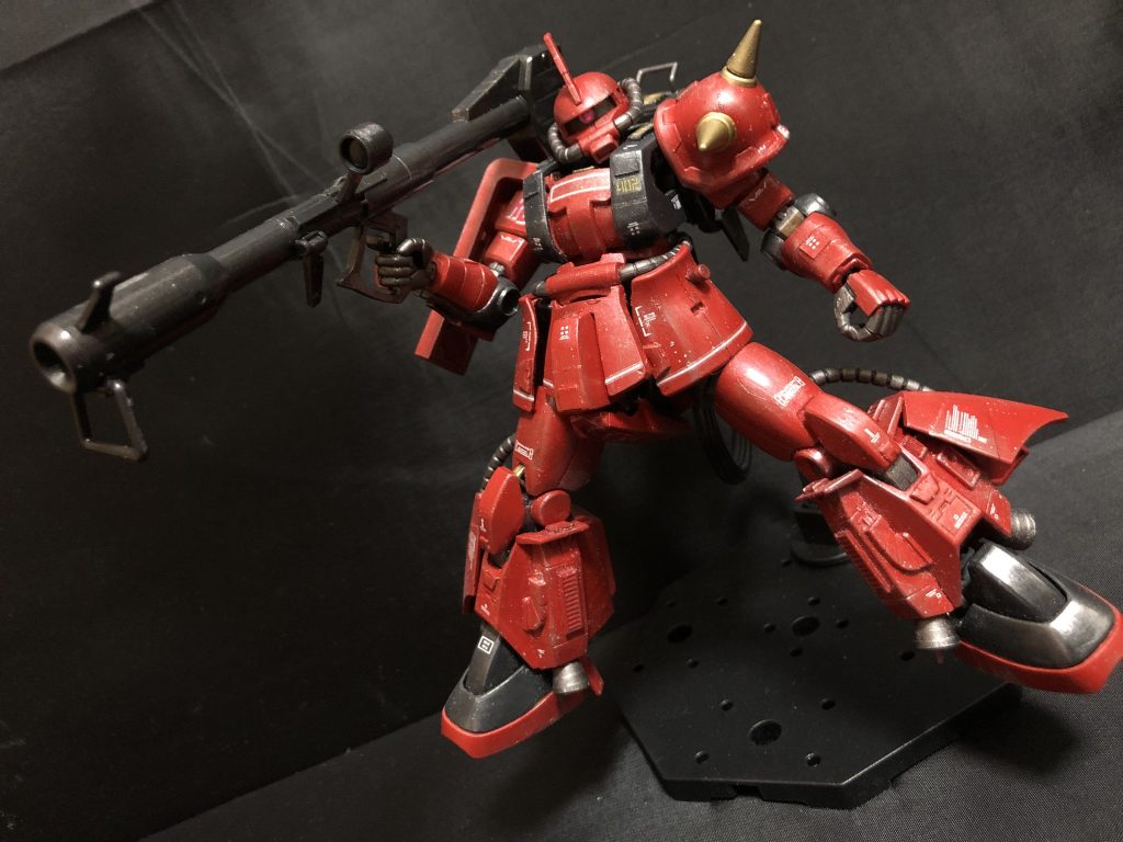 一見普通のザクR2です。トモコレという展示会参加の為、サークルのお仲間に頂いたキットになります。