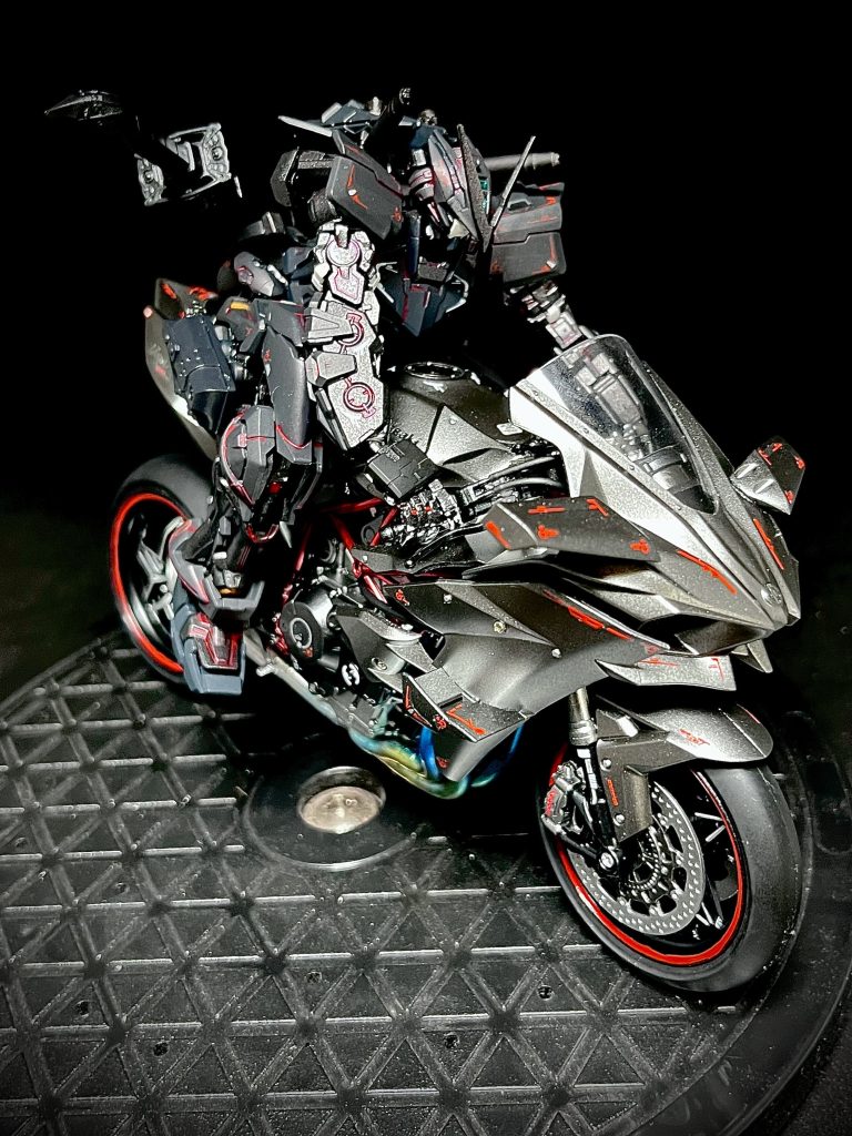 なんか似てんなぁと思ってまして、それから妄想に妄想を重ねてようやく形にしました✨て言っても大した技術は持ち合わせていないので、武装取り付けに磁石を初めて使ったくらいで両方ともまんま組んで塗装しただけですがー🤔