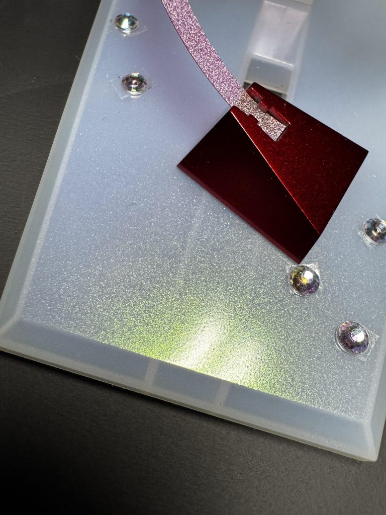 因みに台座にも偏光パールを塗って、とにかくキラキラ可愛くしてみました笑