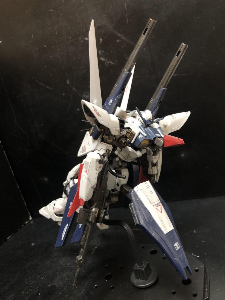 こちらはMS形態から巡航形態に可変です。