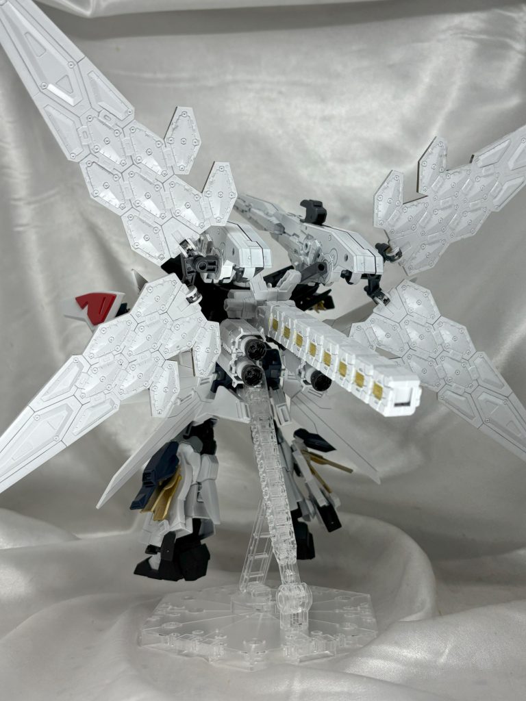 今更の背面。これ知らなかったのですがリフレクターって半分くらいグレー塗装してたんですね。