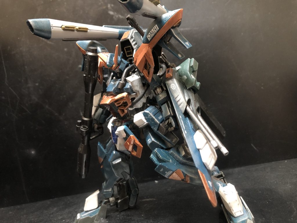 以前制作した際は、ダブルガトリングを持たせていたのですが、ビームバズーカに戻しました。