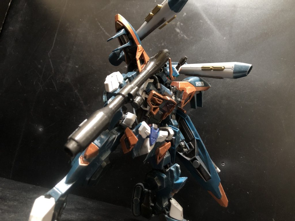 そもそも両肩に大きなキャノン付いてるんだから、バズーカ要らんだろ、って思ってました。でもカッコいいなやっぱ。