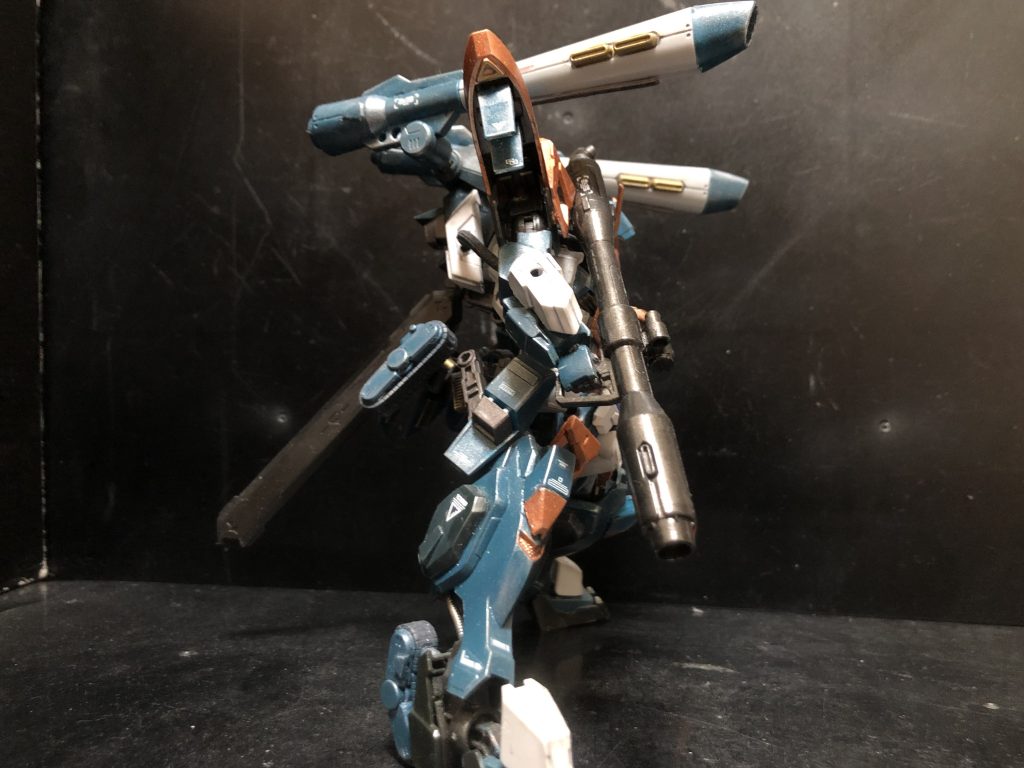 サイド。横から見るとけっこうあっさりしてます。