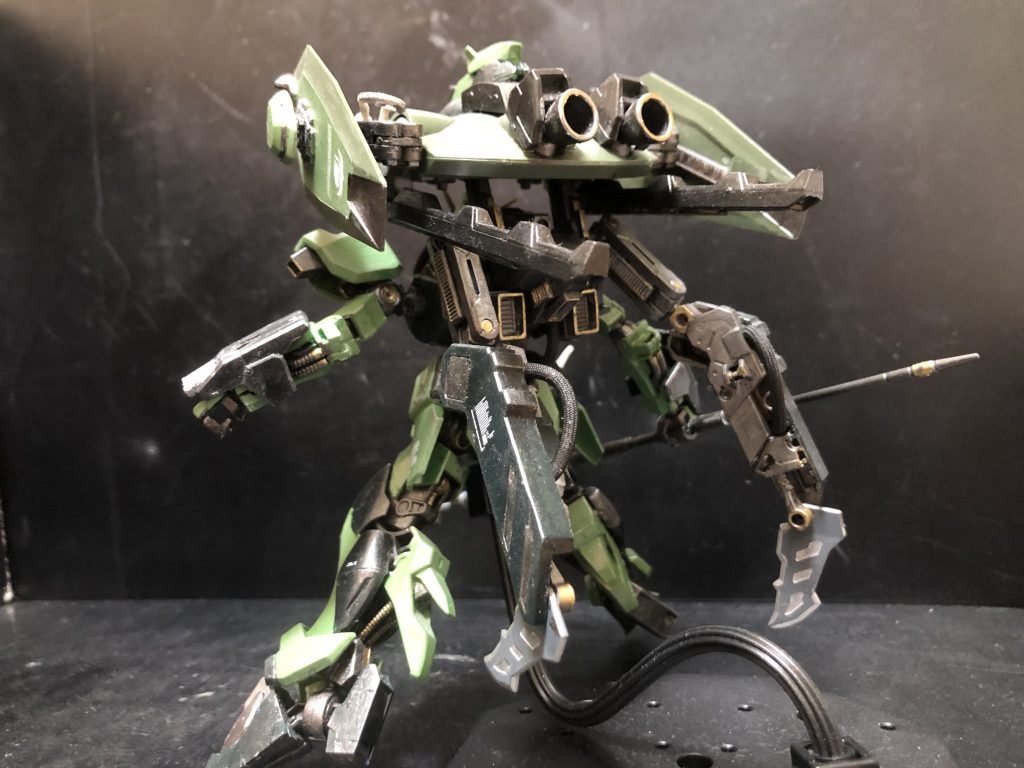 背面です。大型のサブアームが付いてます。