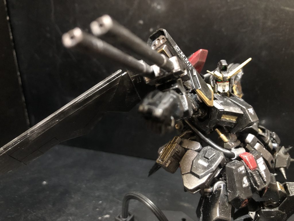 レイダーのシールドは作り直しました。シールド複合ですらなくなってる2連装マシンガン。ちなみにアンテナは折れちゃったんですが、なんかカッコよかったのでそのまま。