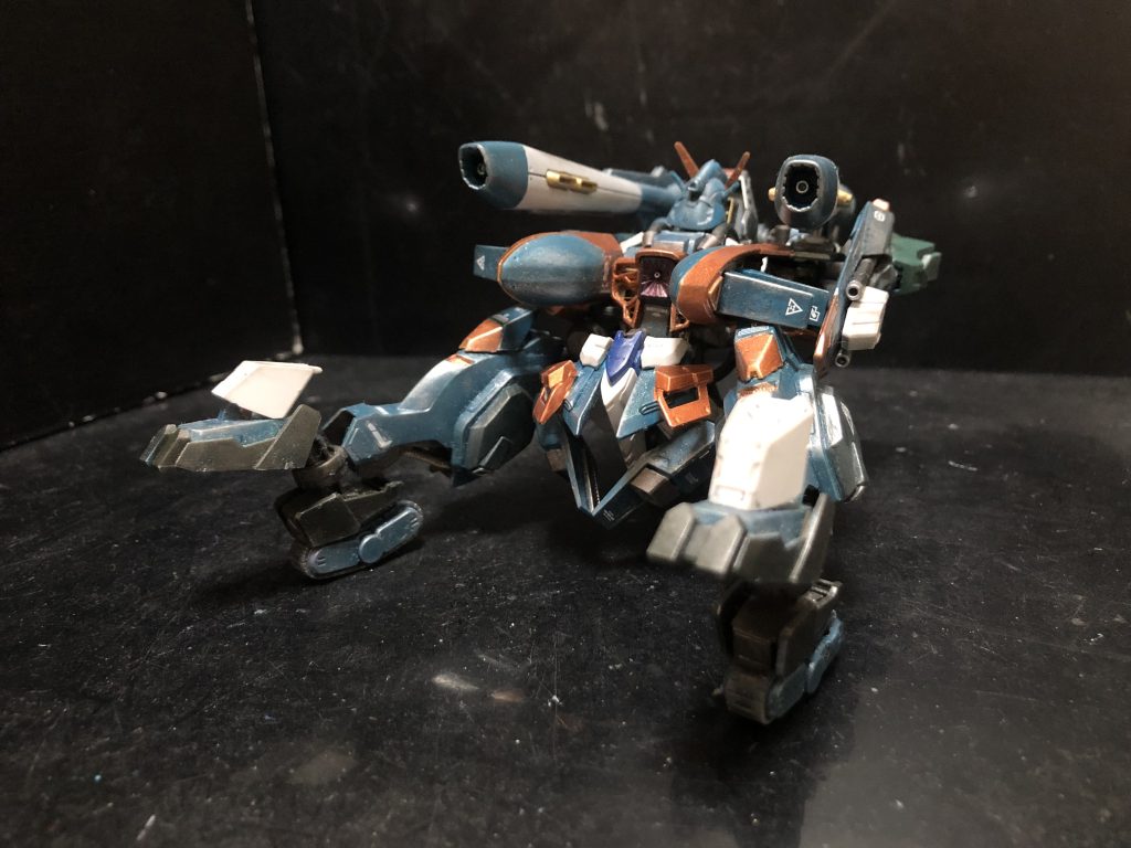 タンク形態正面。重心を低くする様に気をつけました。