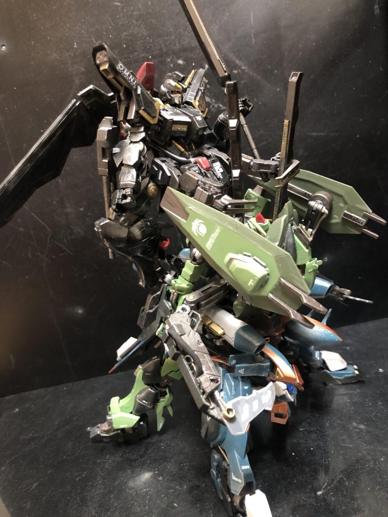 クロト「いや〜いい眺めじゃんか!気に入ったぜ!特にお前らが土台っていうのが最高だぜえ。」