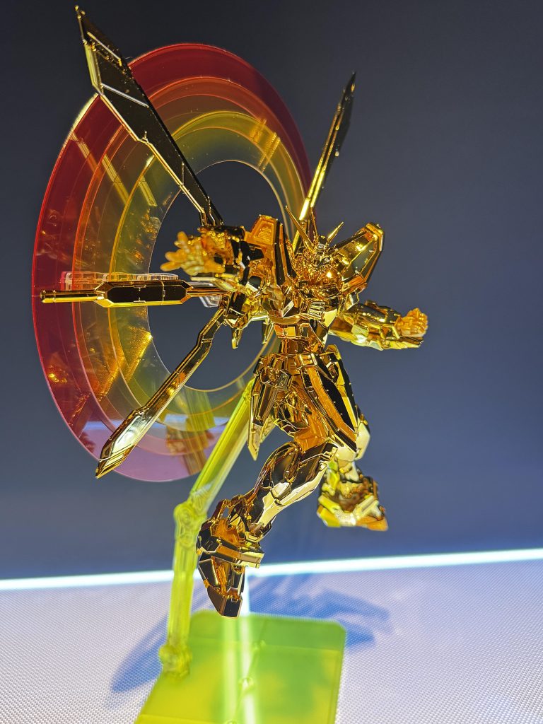 実は作成途中に3回ほどパキッとパーツを折ってしまい完成させるまでに挫けそうでしたがなんとか接着剤で頑張りました‥コアランダーはもうあまり触りたくないです笑