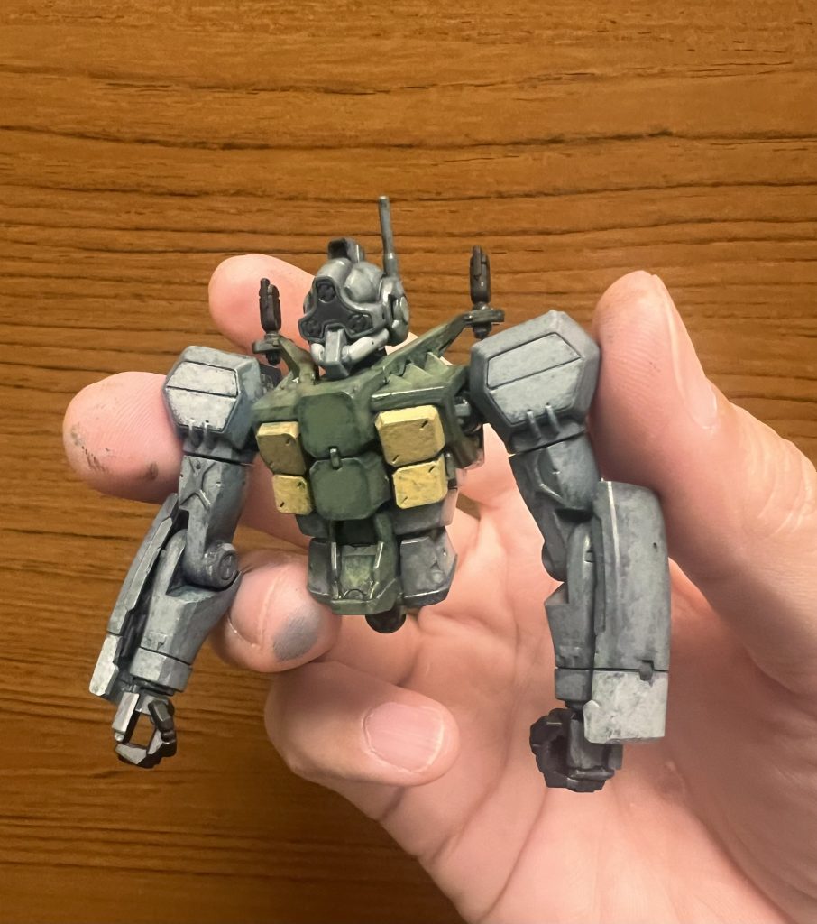 制作途中…というほどでもありませんが、塗装中の様子です。