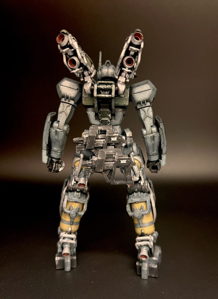 背面、いいですねーえっちですねー!工業機らしい意匠が素晴らしいです。パイプ部分はシルバーでメリハリをつけました。