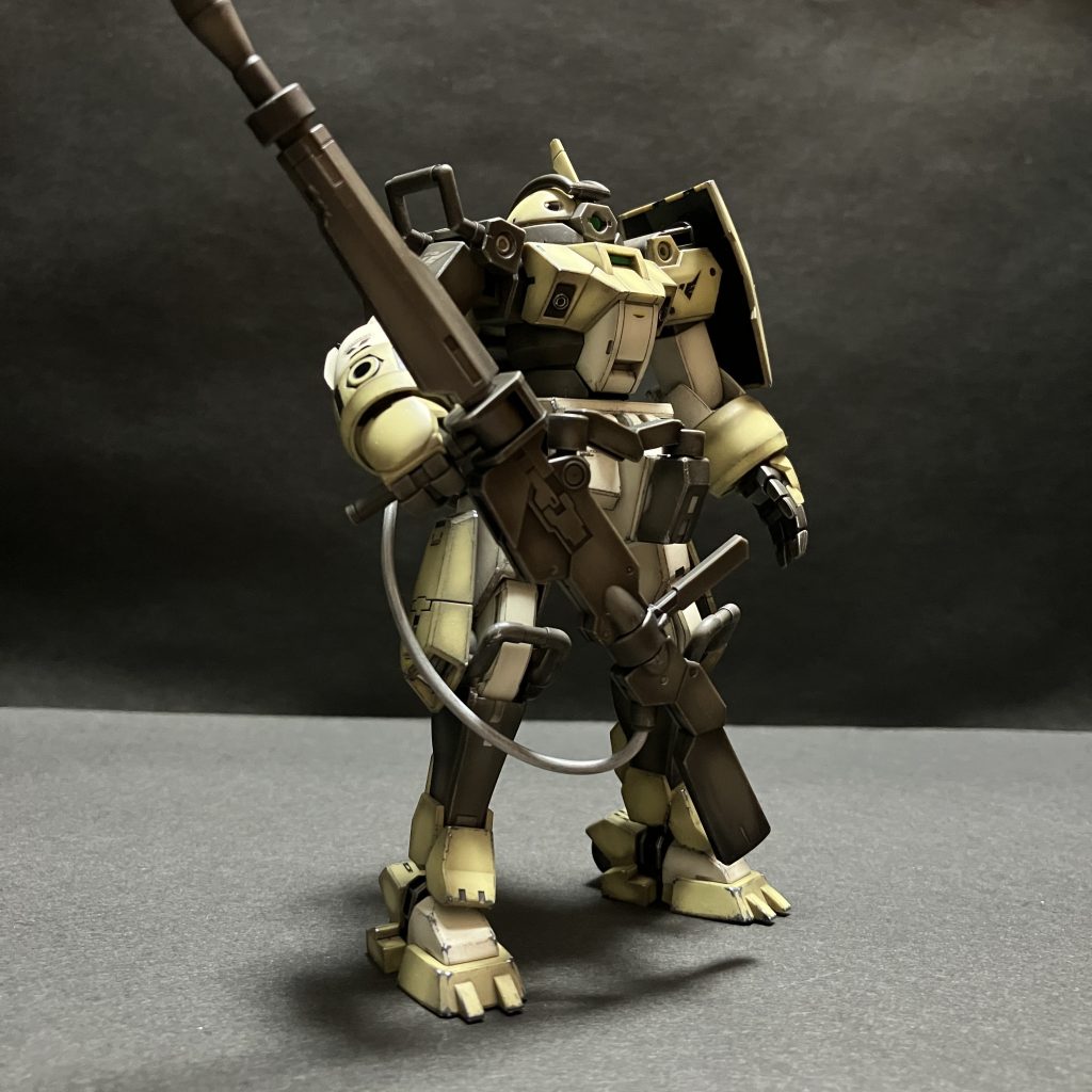 自分史上いちばん汚した気がする。工程はいつもと変わらずだが、全工程を一段階ぐらいきつめのイメージで製作。普段は不得意なのであまりやらないスポンジチッピングも追加したり。塗装はげを書き込んでみたり。なかなかに汚してて楽しい機体でございました。