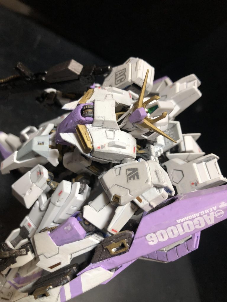 キットに付いているデカールをそのまま使ってます。