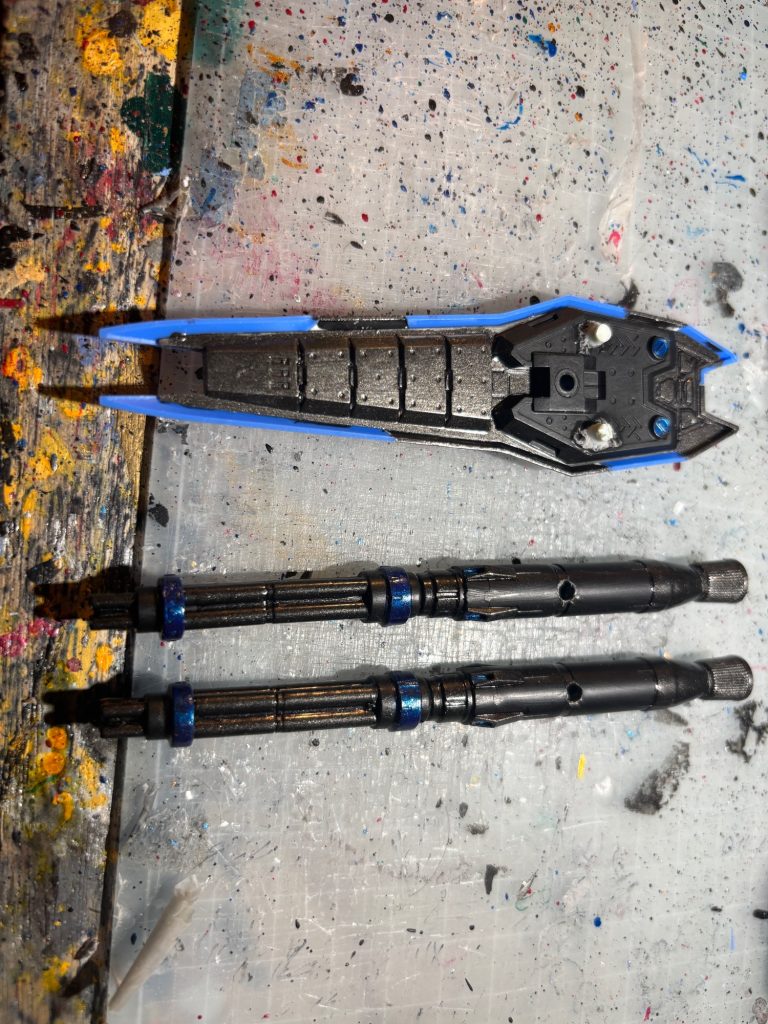 シールドブースター。HG  hi νガンダムのシールドとパワードアームのパーツ等で作成。