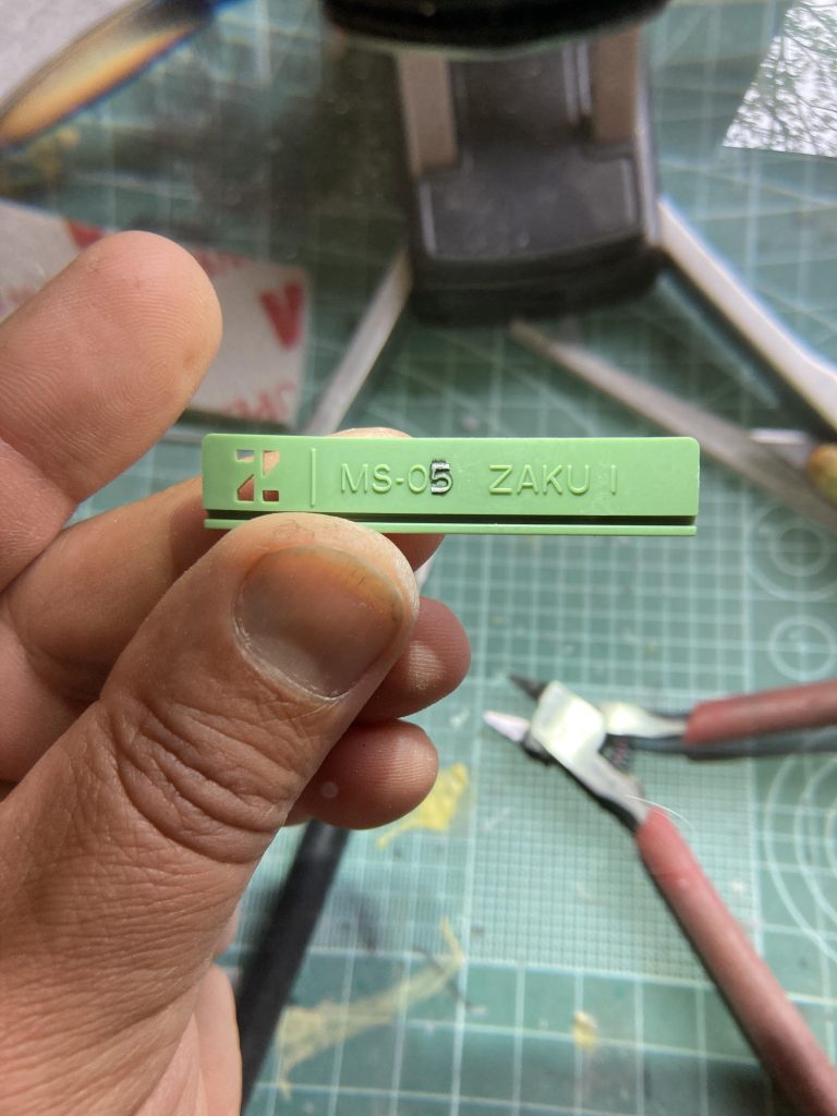 実は一番苦労したのがここ…   ランナータグ。技術的に、というよりは… 視力的にね😅｢０６｣を無理矢理｢０５｣にしたら、どうみても｢０ら」になってしまい悪戦苦闘でした😆