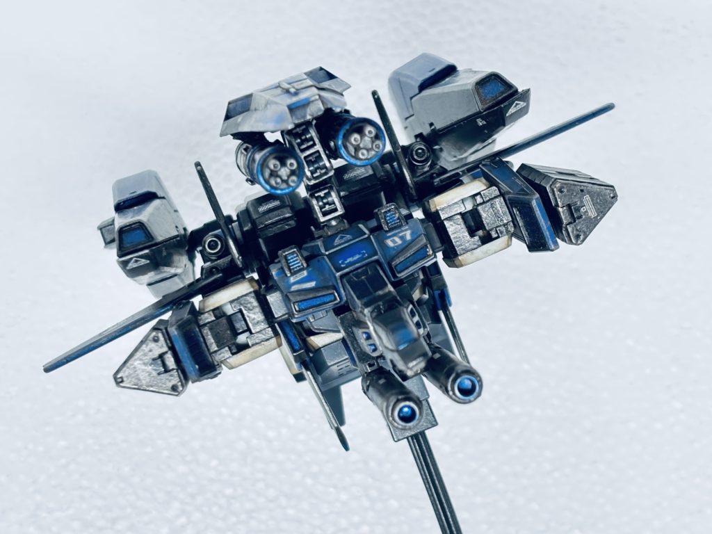 第一次ネオ・ジオン抗争終了後、軍縮、経済復興に政局が傾く中、リストラされた技術者の中には、闇のルートを経てテロ組織へと技術供与をするものが現れた。その中にZ計画に携わった者も存在し、当時最強ガンダムとして君臨したZZガンダムの強化プランも挙げられていた。しかし、素体のピーキーな性質を払拭出来ない本プランはやはり却下となり、幻の機体のまま眠りにつくのであった。（妄想終了）