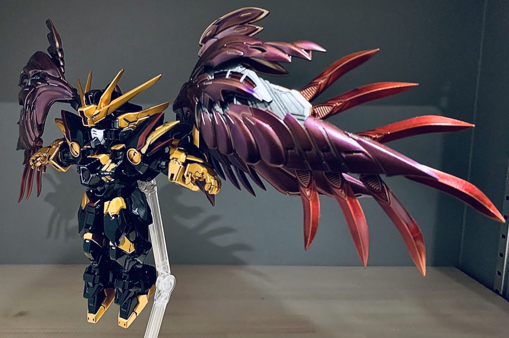 黒部は黒サフ→黒金部は黒サフ→スタブラゴル→クリアイエローのキャンディ塗装赤部は黒サフ→スタブラゴル→ディープクリアレッドのキャンディ塗装羽は黒サフ→スタブラゴル→クリアパープルのキャンディ塗装