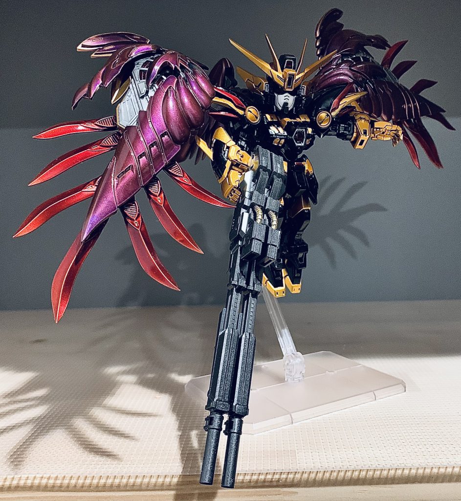 羽をマントみたいに翻すポーズが本当にたまりません。もう1体MGSDを手に入れて並べて飾りたいですなぁ。