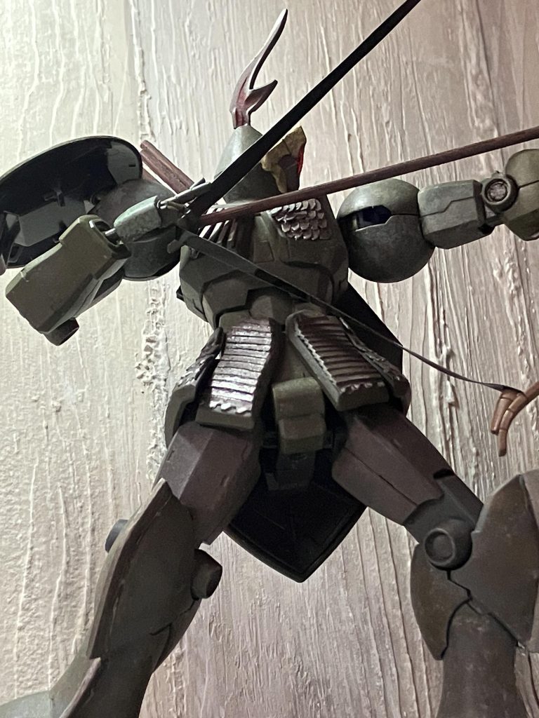 実は弓を持たすので最初はライディーンにしようと作っていたのですがギャンに目と鼻が付くと、とんでもなく変な感じになったので却下 笑🤣そこから弓を使うヒーロー的なモノを思い浮かべロビンフットに行き着いた!感じですσ(^_^;)