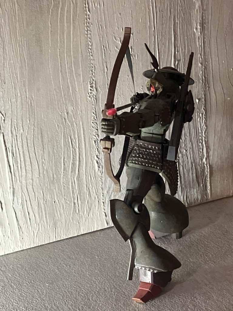 接収を拒むコロニーに武力攻勢を掛けようとした、その時一本の矢が軍警MSに突き刺さる!