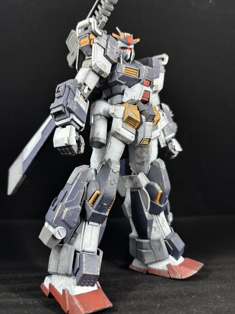 全身素立ちポーズ。