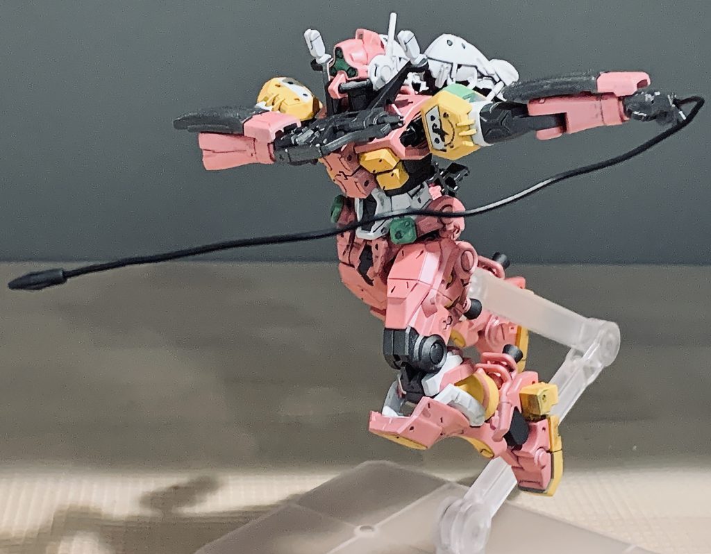 現状赤いガンダムは2号機カラーで確定。ドムは3本足ポーズになった瞬間5号機カラーに決定。ならゲルググは何番機にしようかと思ってたらライフルとワイヤー装備してたのでマリ8号機でいいやと決定。今後出てくるラインナップ次第ですが0号機、6号機等をどの機体にしようか考えながらアニメ本編も楽しみにしています。
