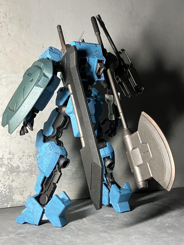 近接武器は大型アックスとバスターソードを装備 