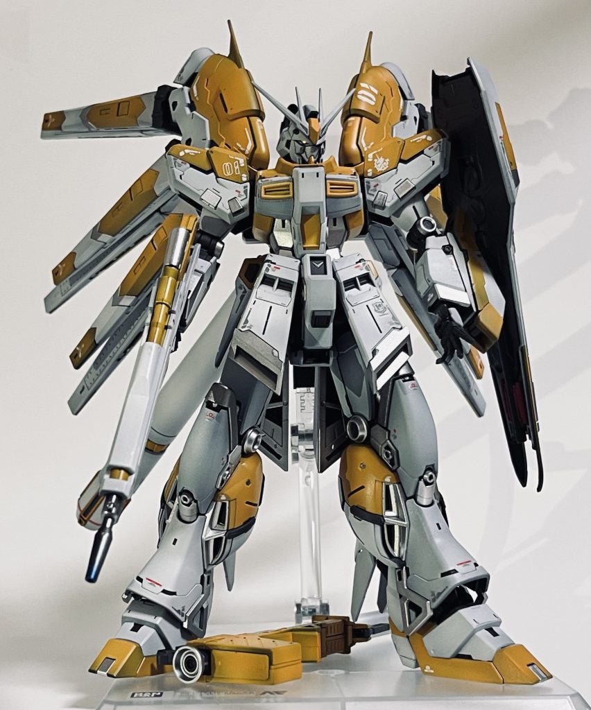 トップコートはシルバーで塗装したパーツが多く曇らせたくなかったので、水性の半光沢を使用しました。